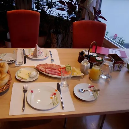 Gertis Blumenhof Privatzimmer, 3*