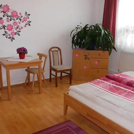 Gertis Blumenhof Privatzimmer, Pensionat Gmund (Lower Austria)